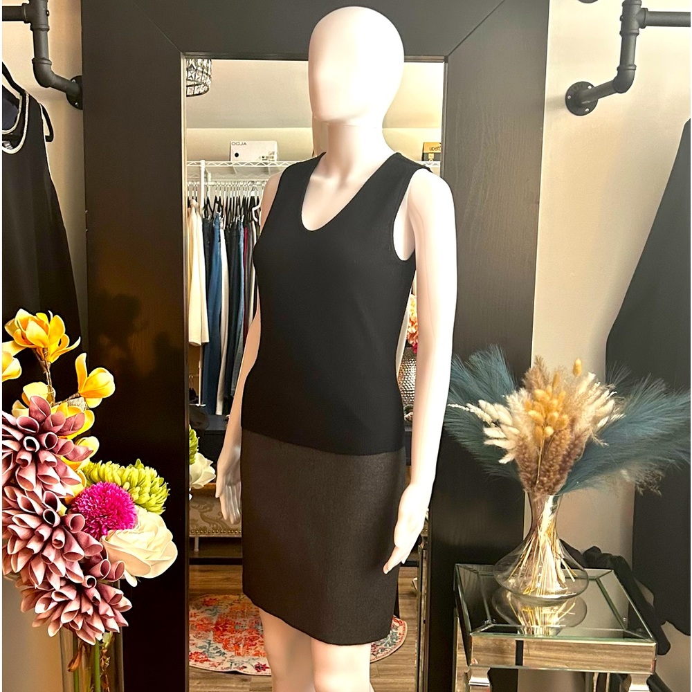 VALENTINO BOUTIQUE GREY SKIRT. MADE IN ITALY